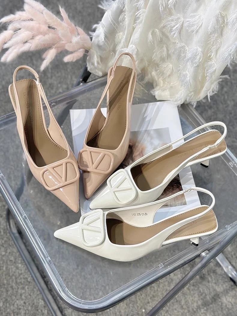 绝美包头气质尖头凉鞋2025夏季爆款法式裸色漆皮配裙子气质凉鞋