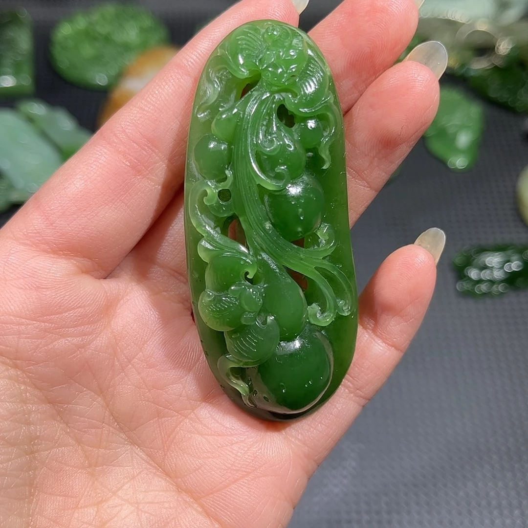 中***李和田玉未镶嵌颈饰