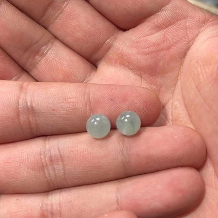 翡翠耳饰未镶嵌匆**匆