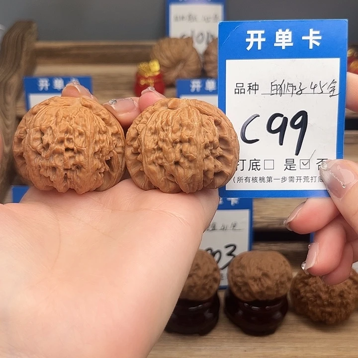 文玩核桃吊坠白狮子45全