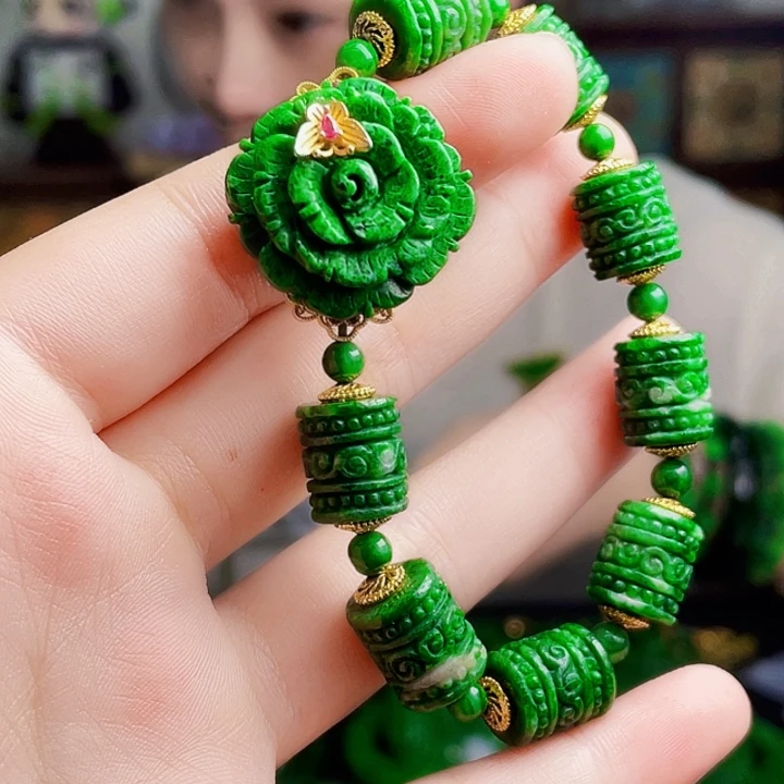 翡翠未镶嵌颈饰多样性