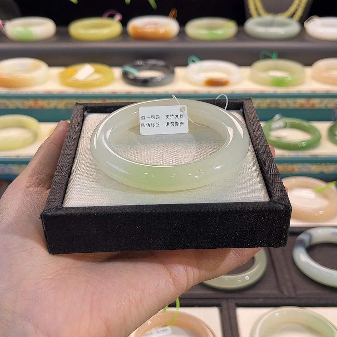 未镶嵌手镯和田玉强推 冰底白翠