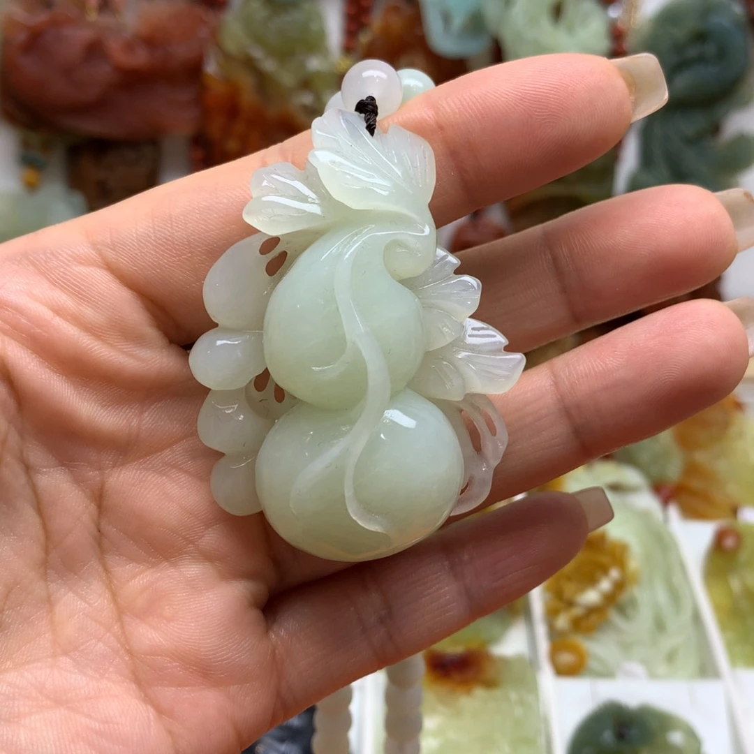 蛇纹石玉颈饰未镶嵌