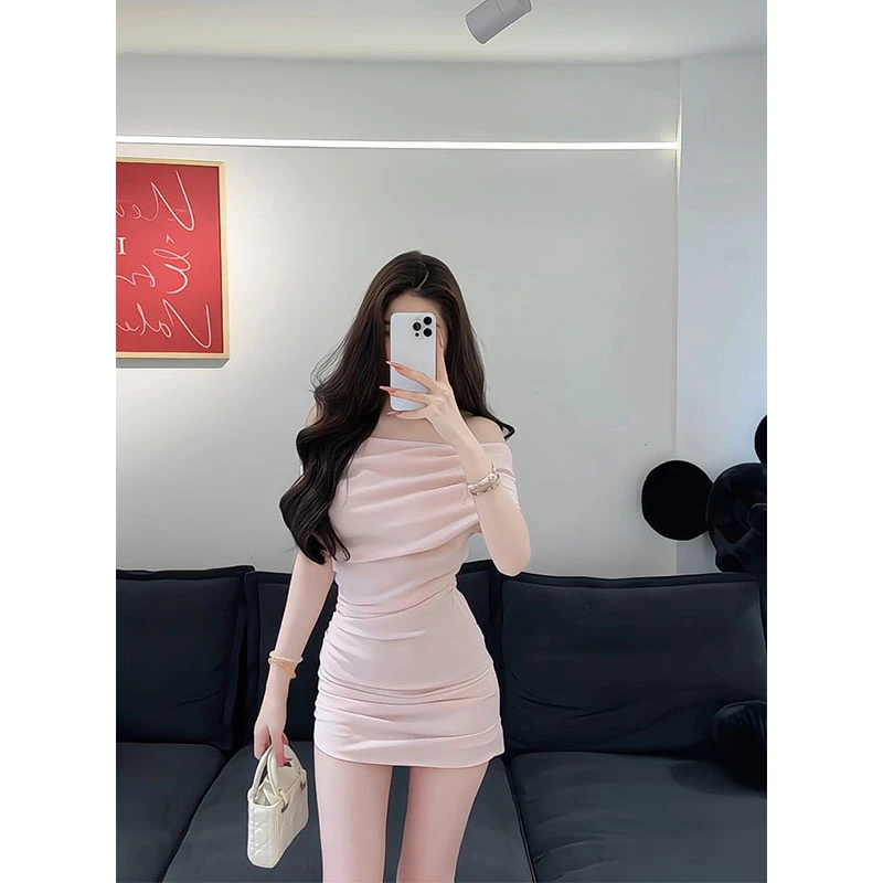ins气质御姐范褶皱显瘦包臀裙女2025年夏季新款一字肩连衣裙短裙