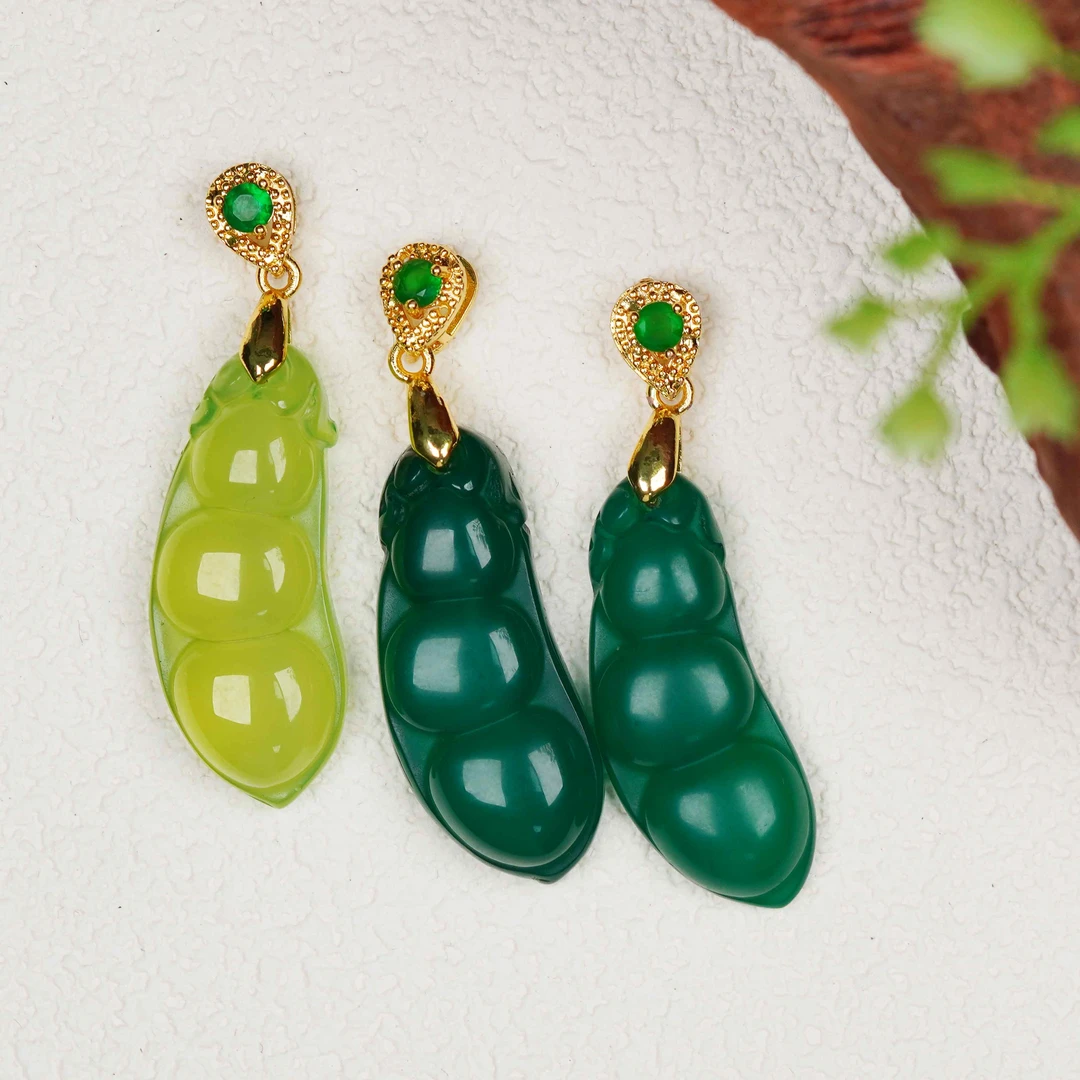 天然玉石保真 时尚甄选款DZH02-1满绿福豆珠宝吊坠多样性发其一