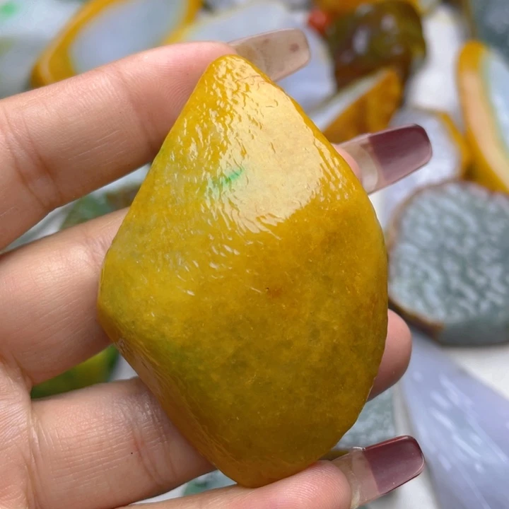 翡翠挂件未镶嵌翡翠