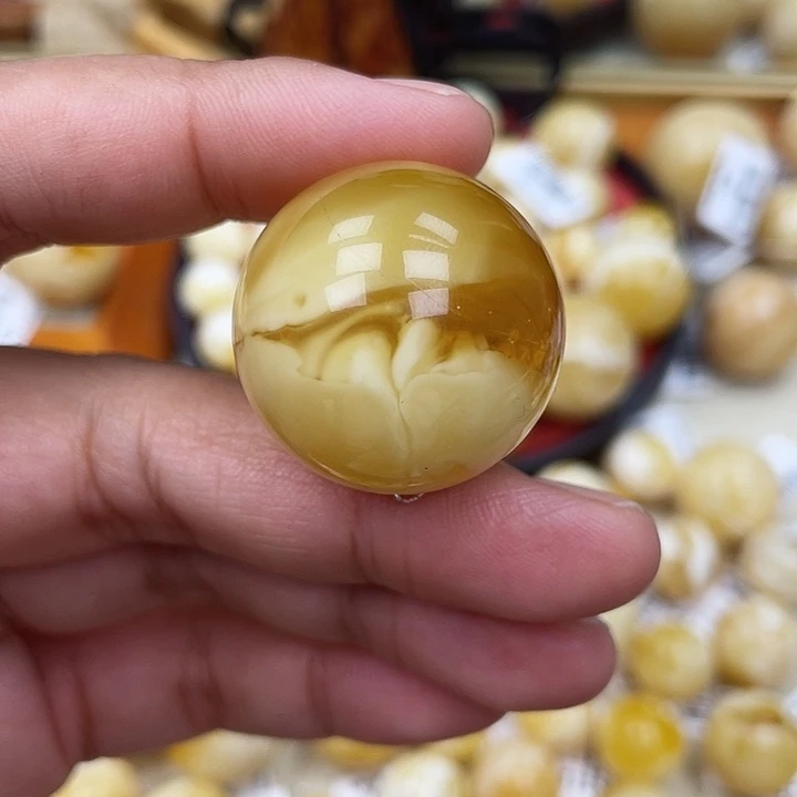 蜜蜡未镶嵌珠宝奇石水线28.5