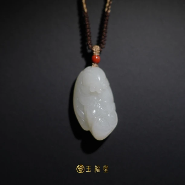 玉福堂 | 天然新疆和田玉籽 | 光白籽独籽圆雕莲莲有鱼挂件吊坠