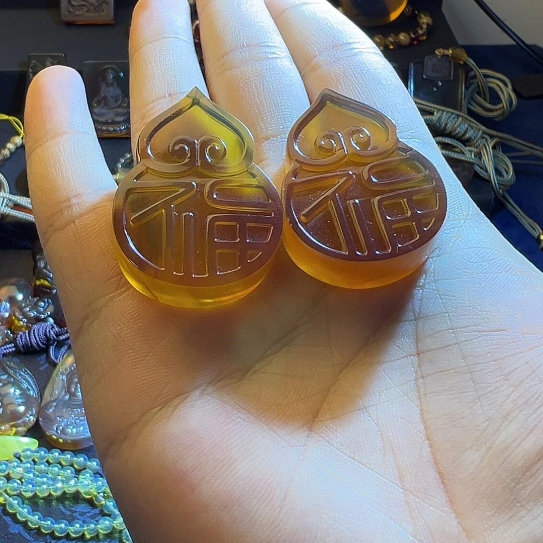 琥珀未镶嵌颈饰福（一对）