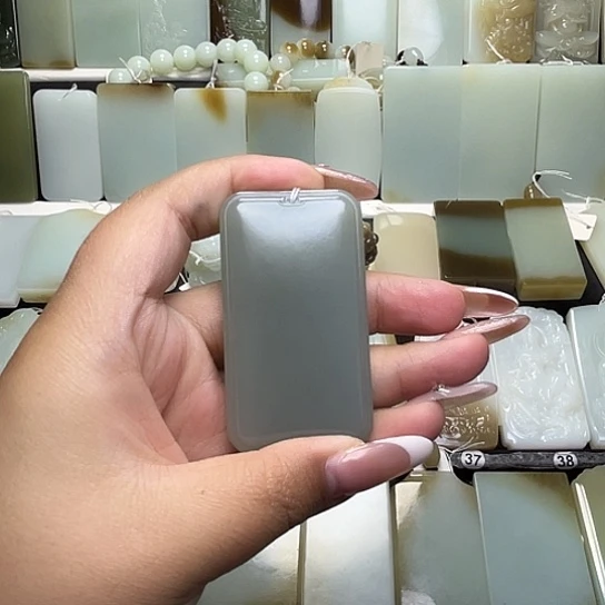 颈饰未镶嵌和田玉