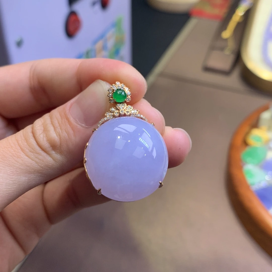 翡翠18K金镶嵌颈饰翡翠