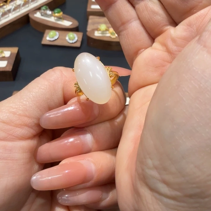 行***馆和田玉未镶嵌手链