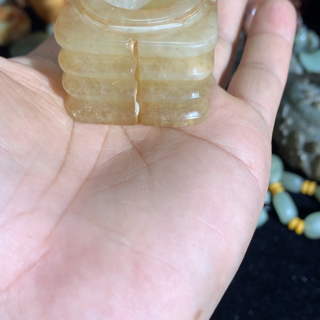 透闪石质玉未镶嵌颈饰