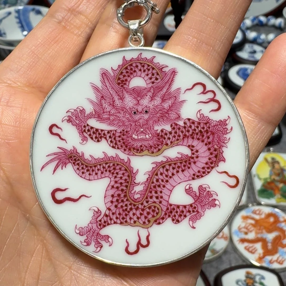瓷片知*胭脂龙挂件一个