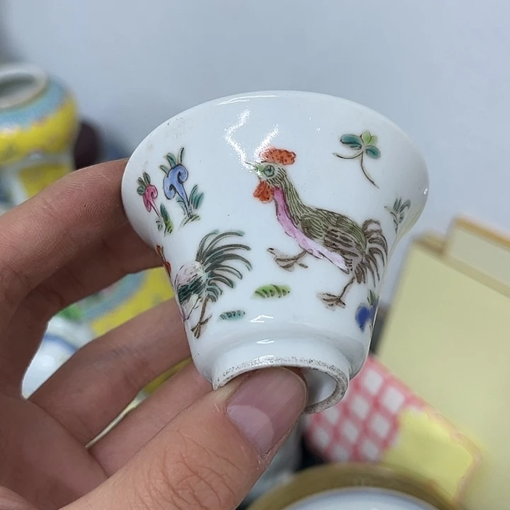 宇***际瓷片精美的陶瓷摆件……
