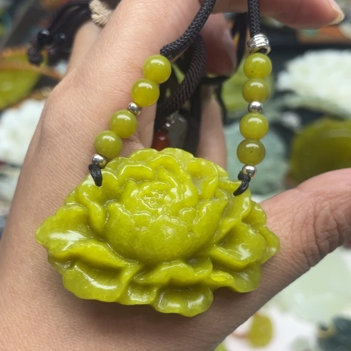 蛇纹石玉未镶嵌颈饰