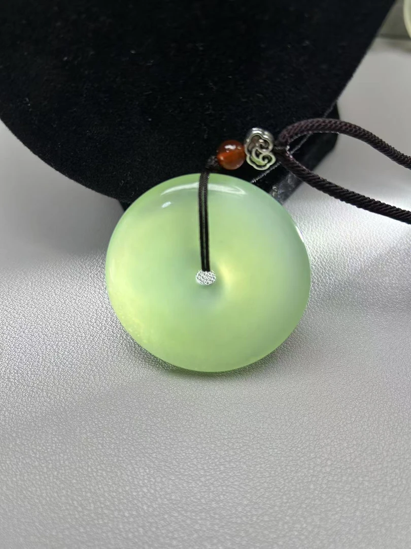 岫玉绿色大平安扣吊坠 玉质细腻手感好时尚
