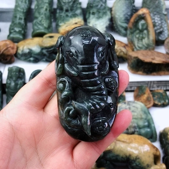 未镶嵌岫岩河磨玉（透闪石质玉）把件