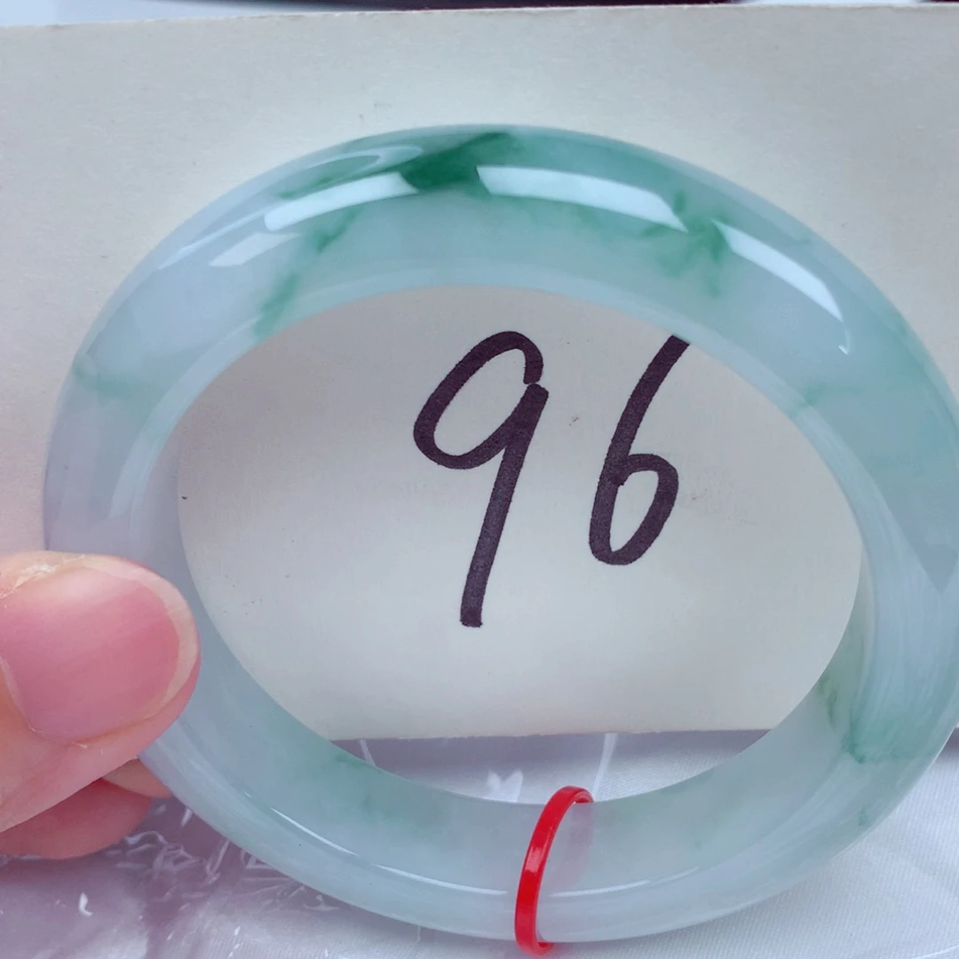 翡翠手镯未镶嵌翡翠