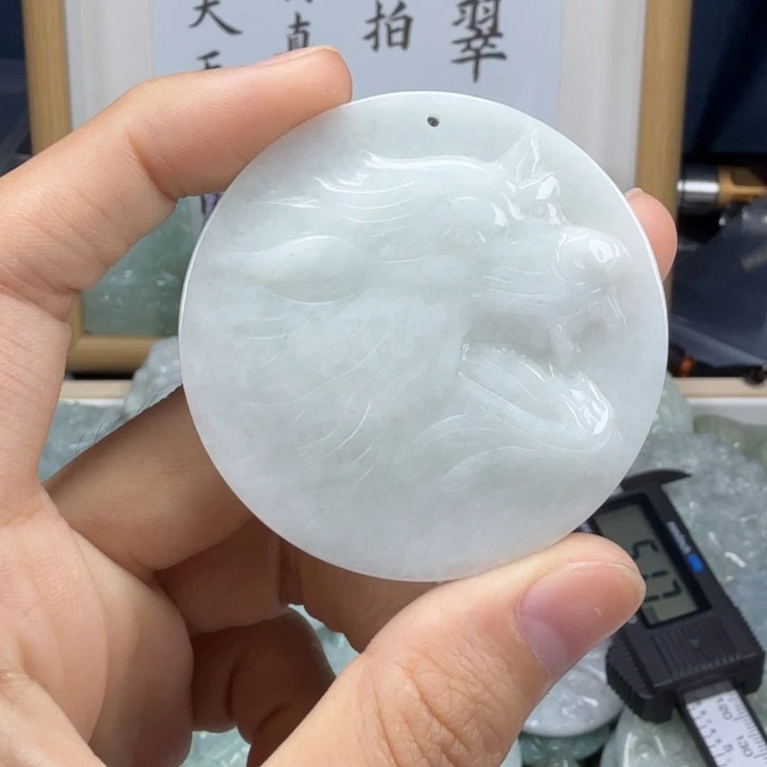 翡翠挂件未镶嵌翡翠