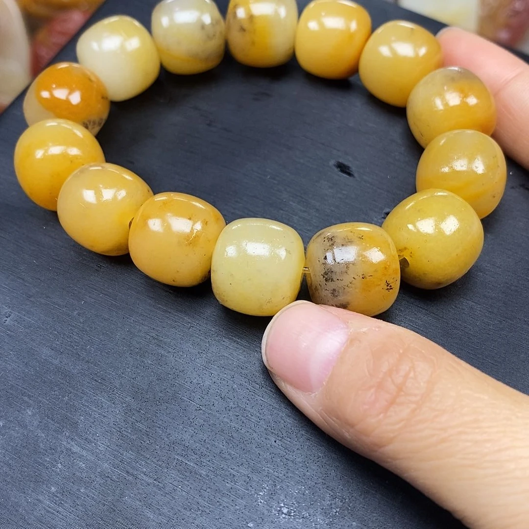 石英质玉（黄龙玉）颈饰未镶嵌