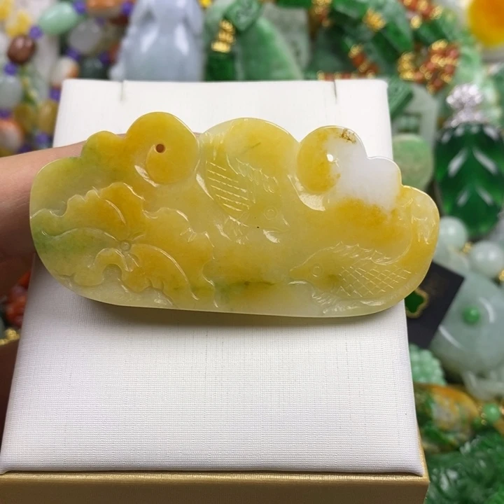 翡翠未镶嵌吊坠(赠链)