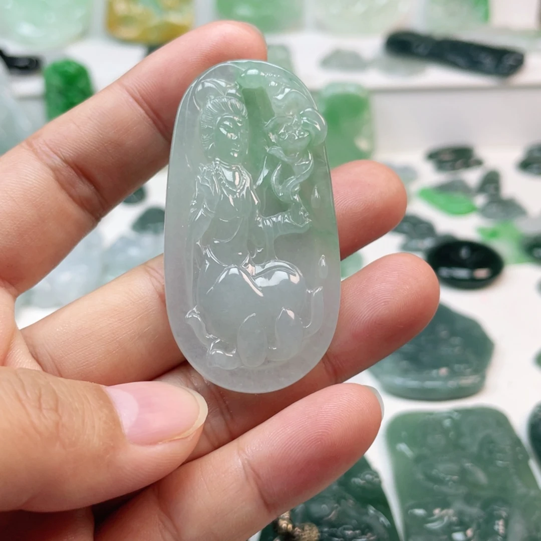 翡翠颈饰未镶嵌翡翠观音