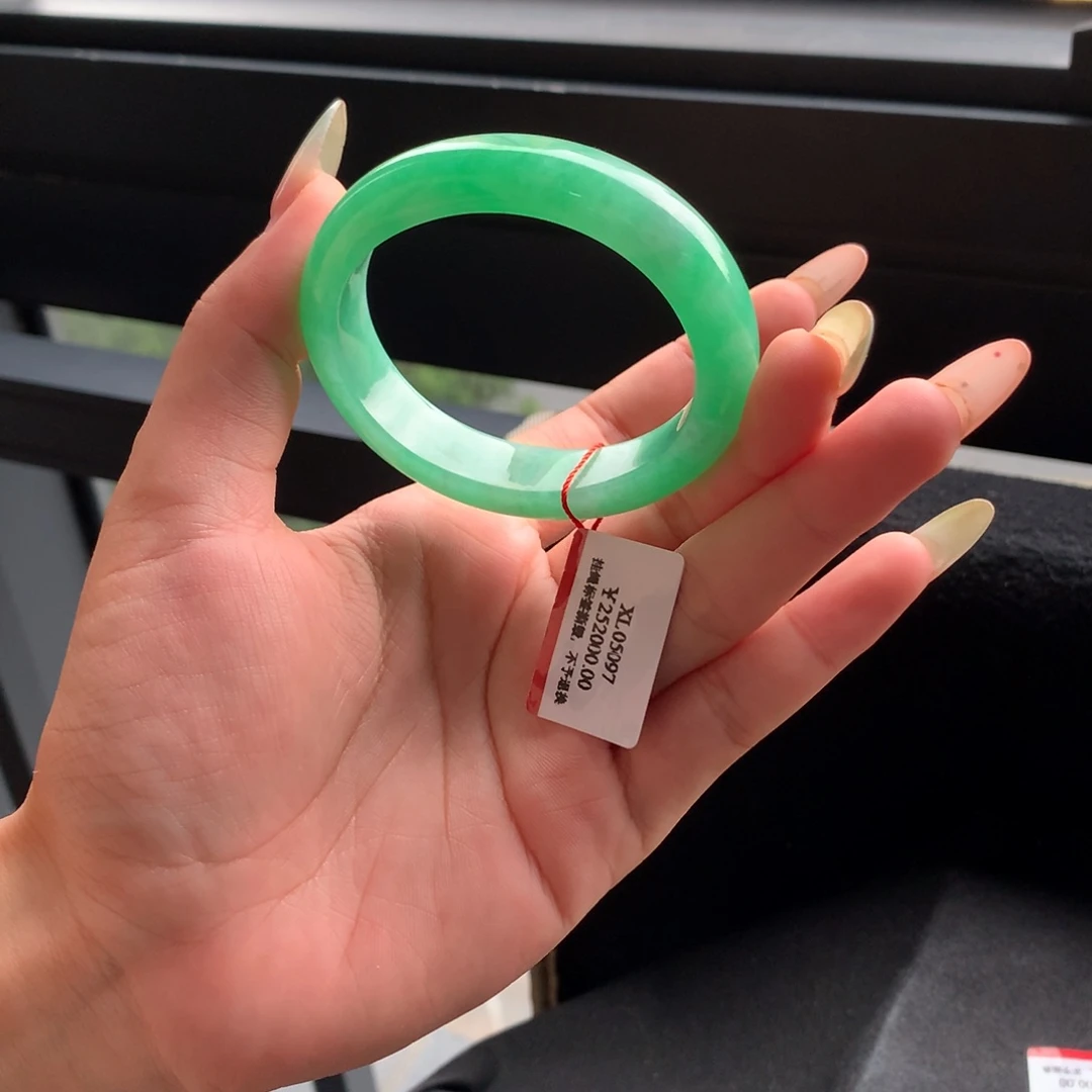 翡翠手镯未镶嵌52满绿