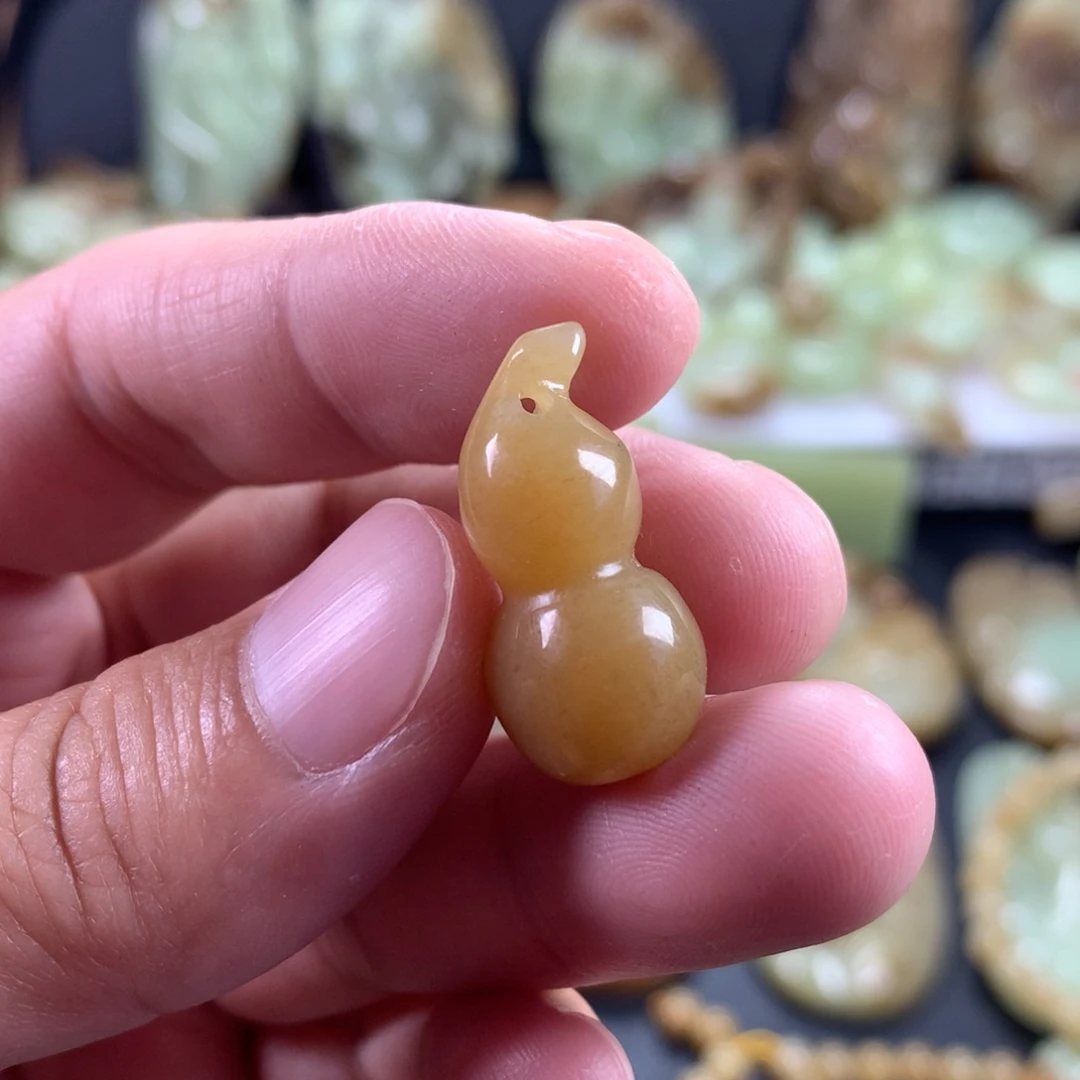 扯***笑和田玉未镶嵌颈饰