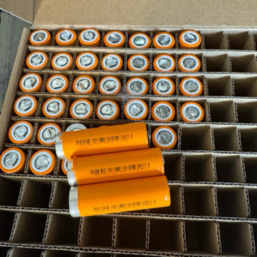 大容量可充电21700锂电池适用于强光手电筒充电器灯具玩具