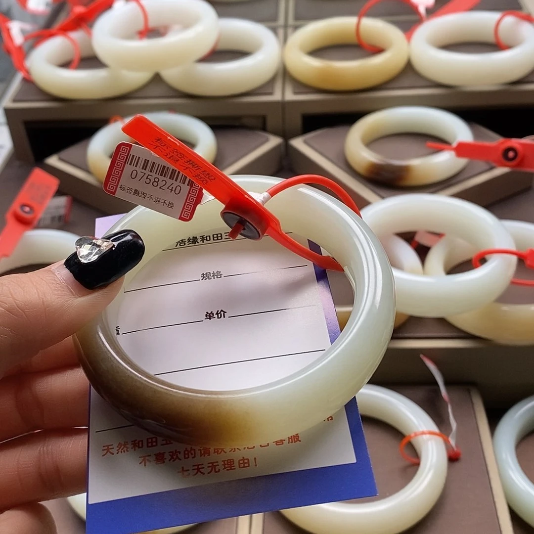 未镶嵌手镯和田玉爱****人