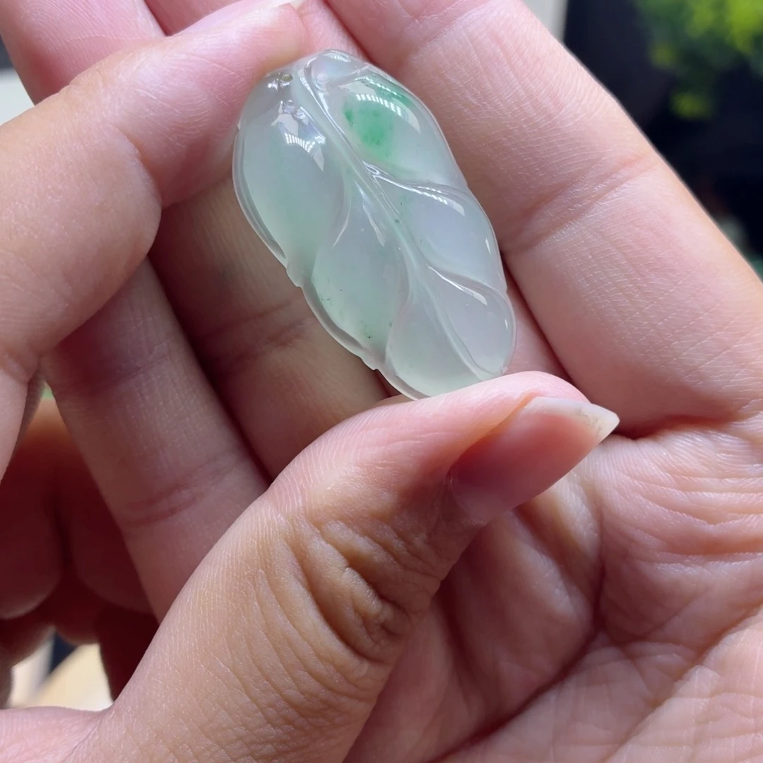 石英质玉（非洲翠）未镶嵌颈饰