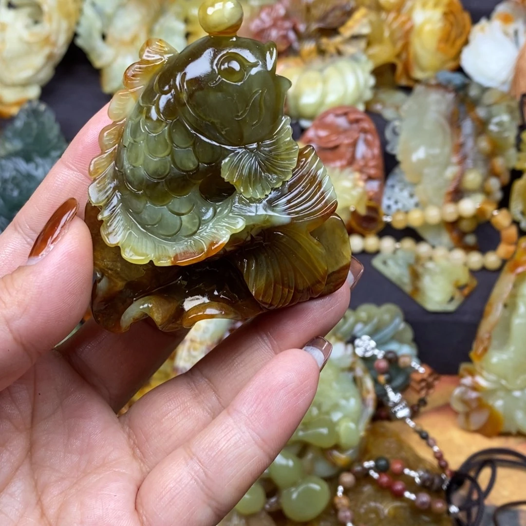 蛇纹石玉颈饰未镶嵌