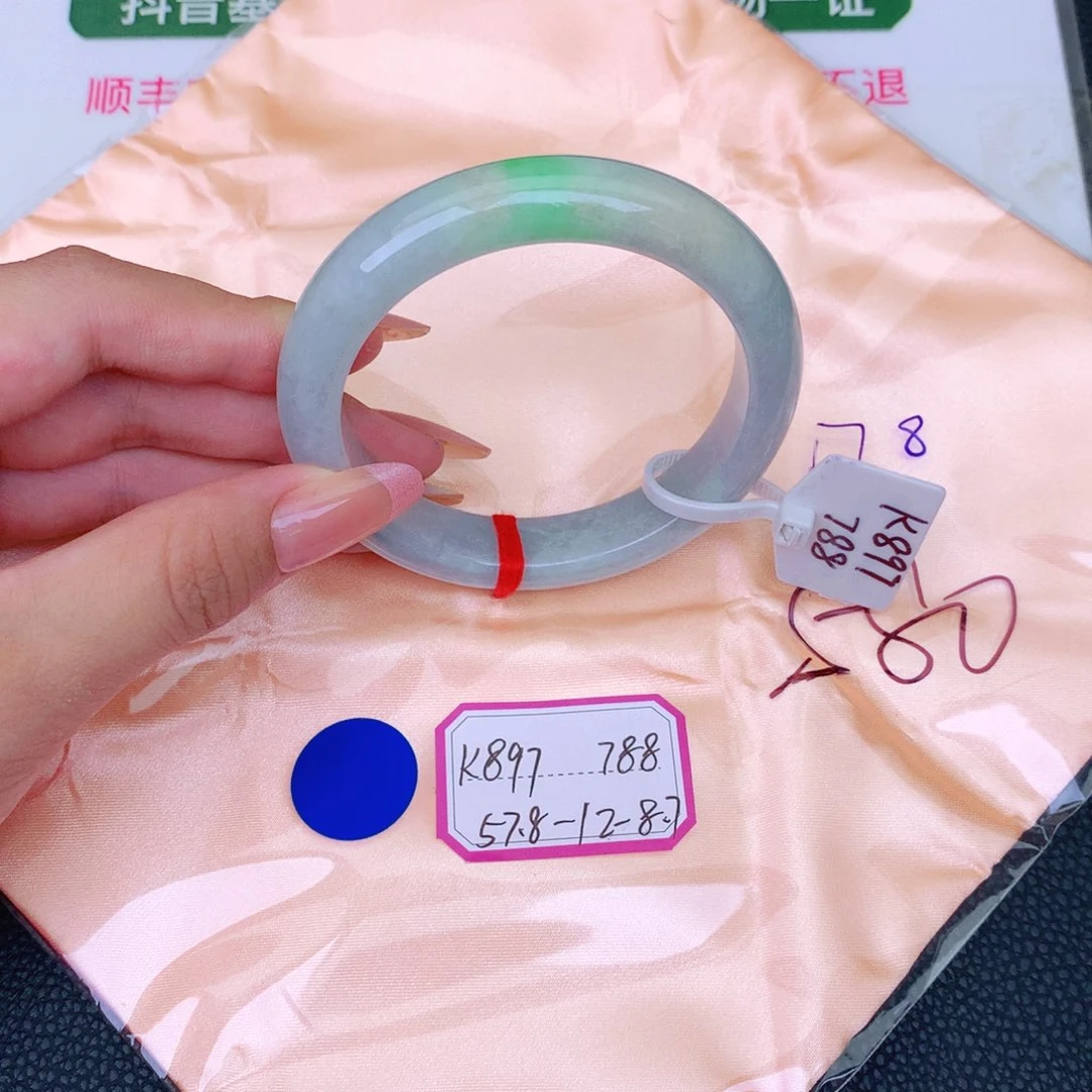 翡翠手镯未镶嵌1