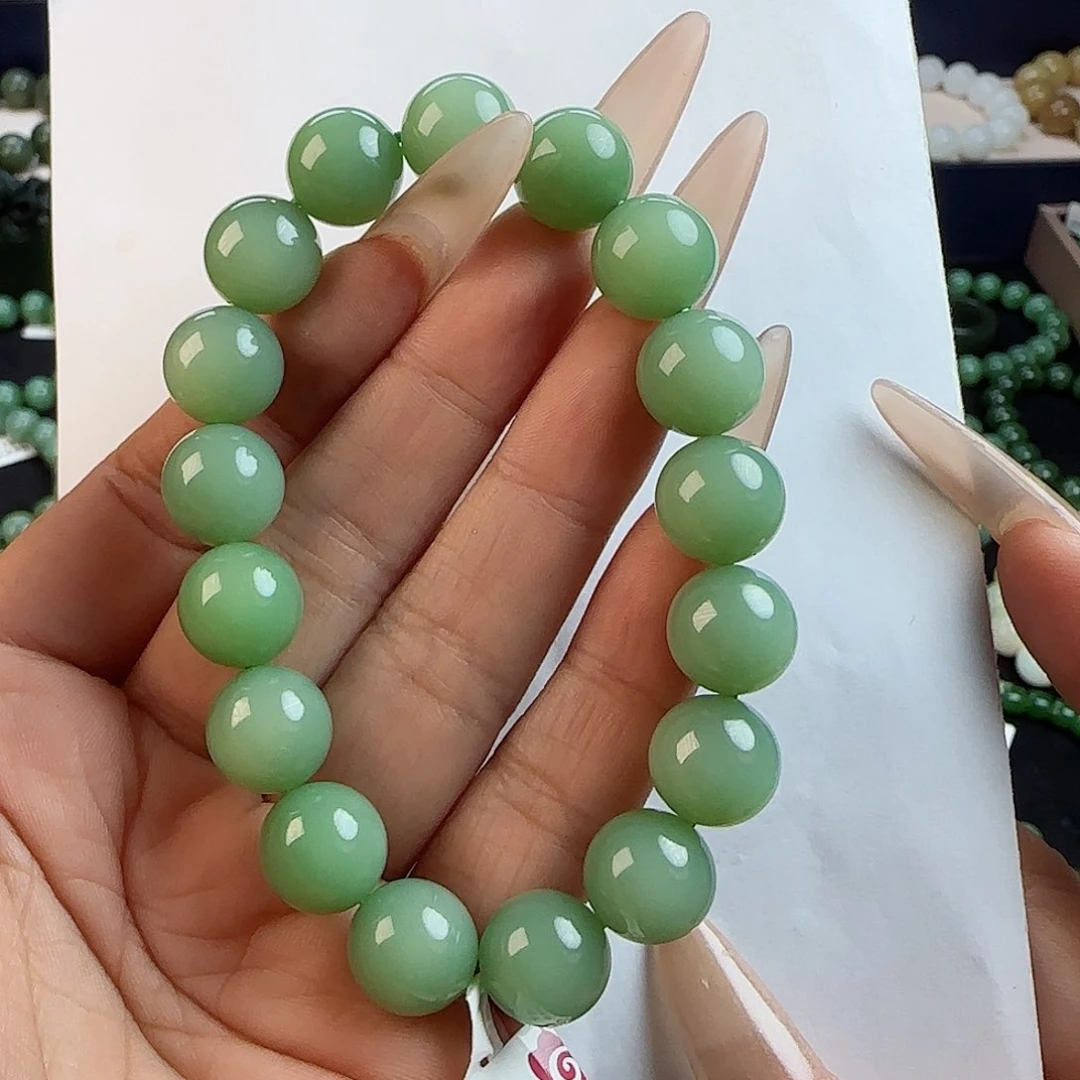 和田玉手串未镶嵌笑**?