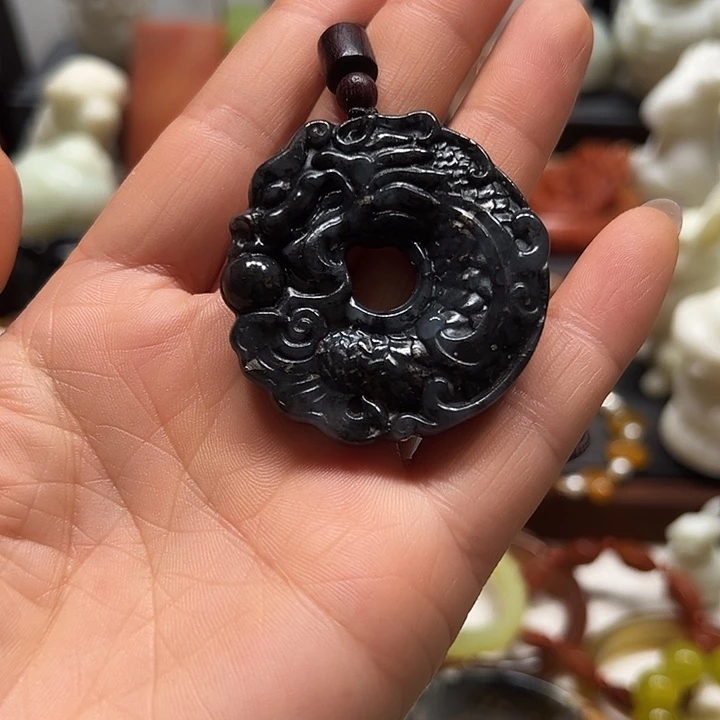 蛇纹石玉吊坠合金