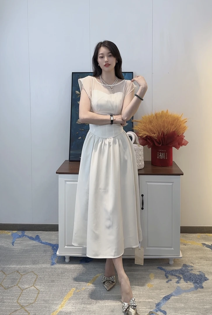 高级感法式独特赫本风网纱拼接夏季新款修身显瘦连衣裙
