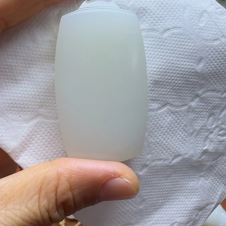 过***客和田玉未镶嵌颈饰