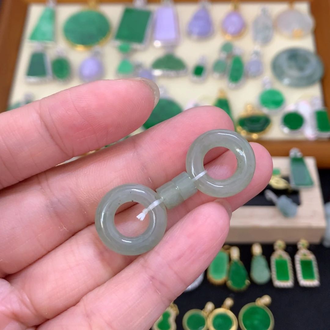 翡翠未镶嵌吊坠(不含链)有纹裂