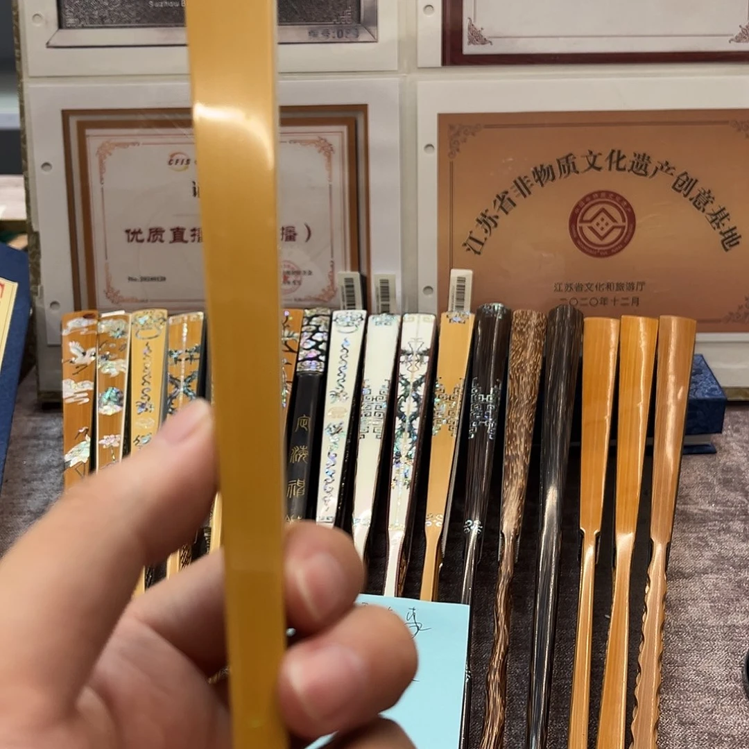 屿***扇子手工制作工艺精湛