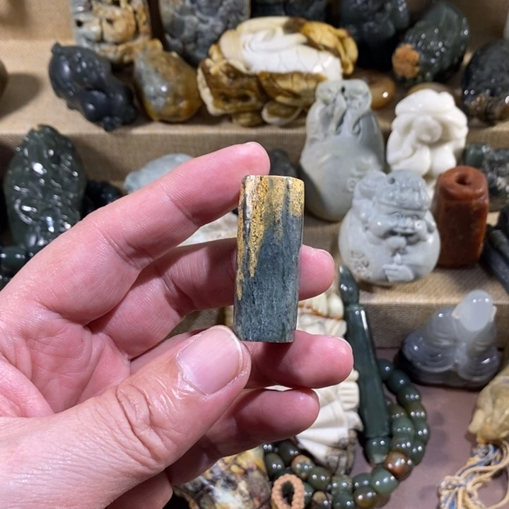 透闪石质玉未镶嵌把件