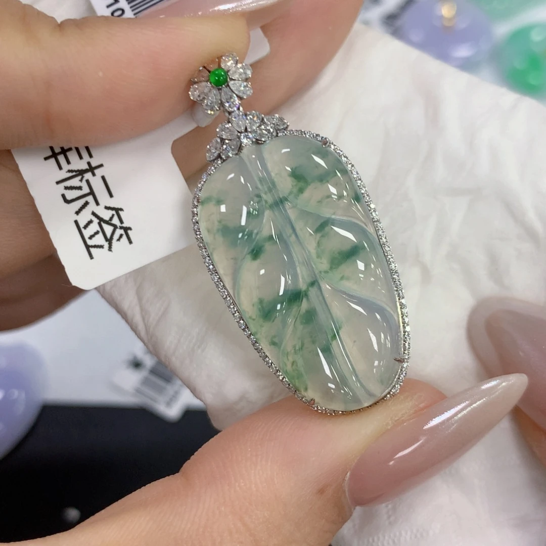 颈饰18K金镶嵌翡翠