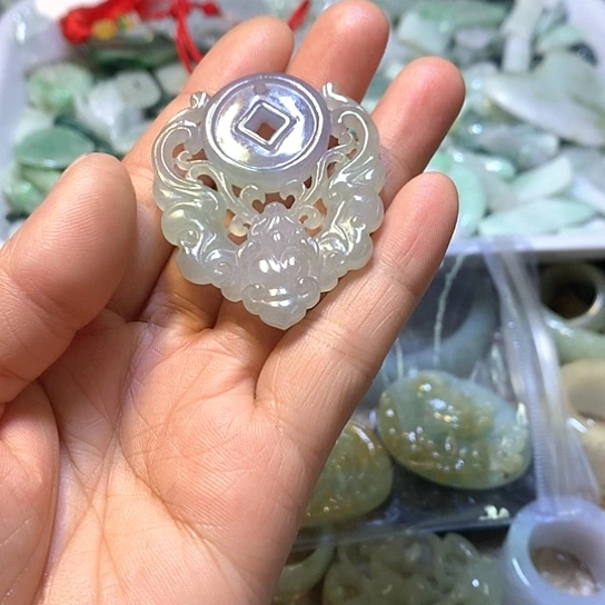 翡翠未镶嵌颈饰吊坠