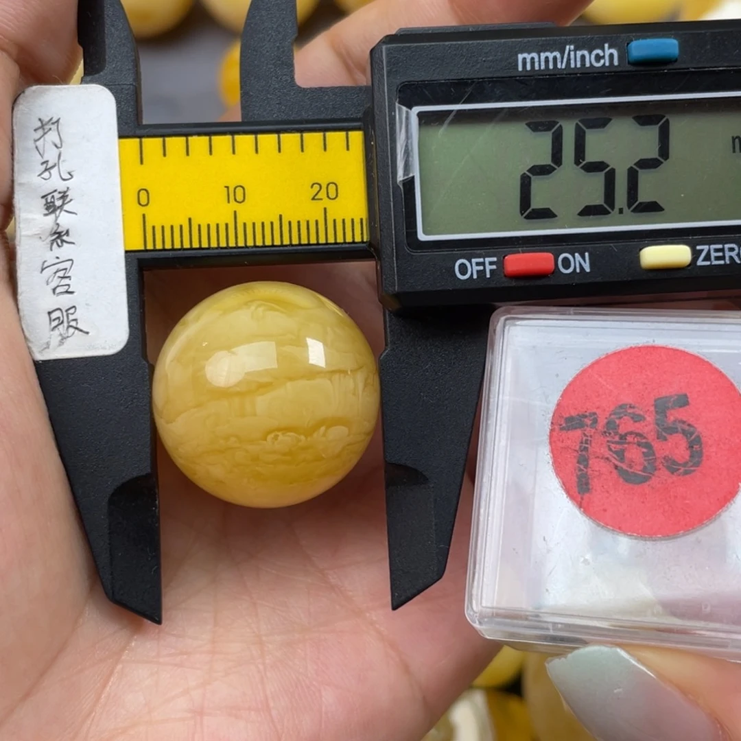 未镶嵌琥珀珠宝奇石