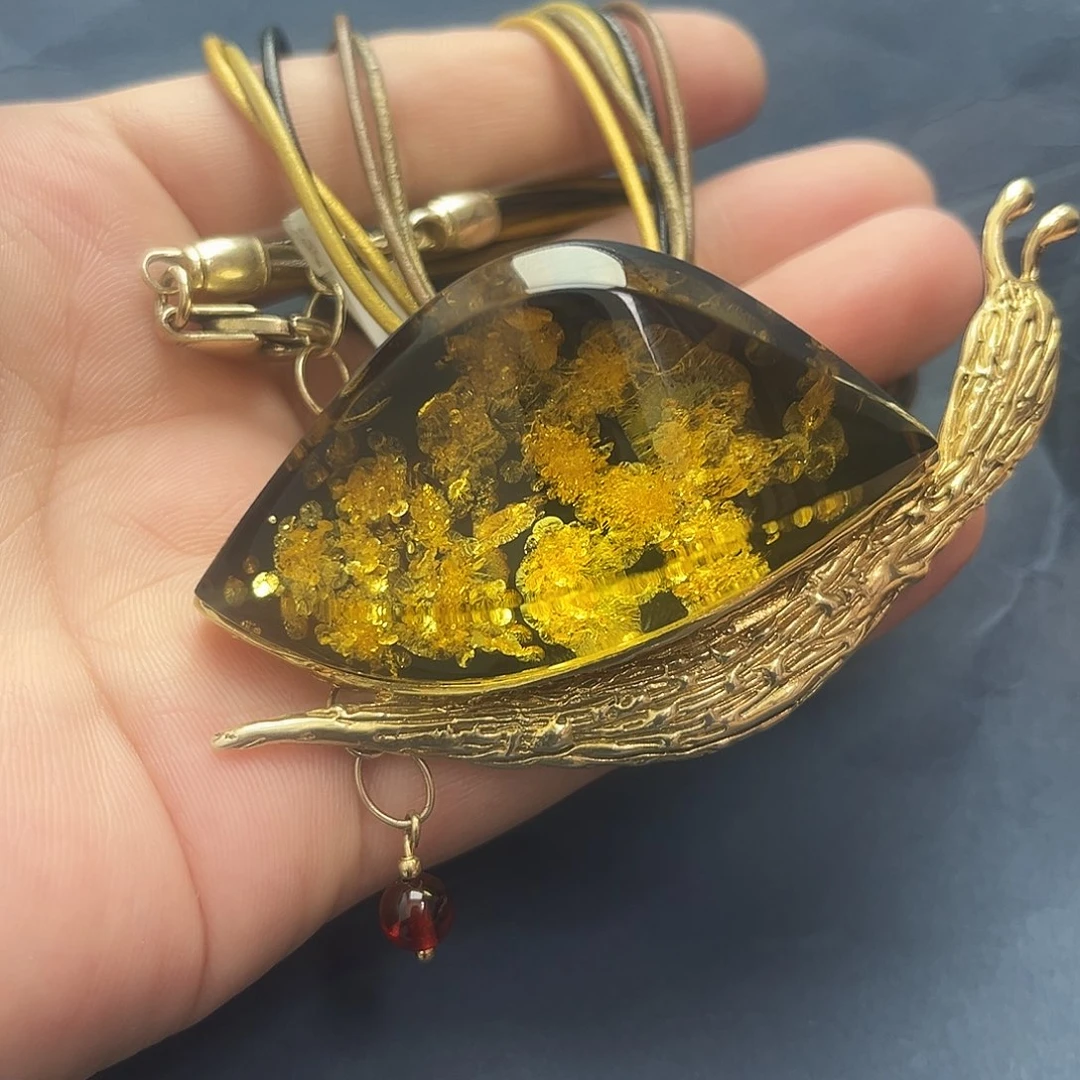 琥珀未镶嵌裸石吊坠