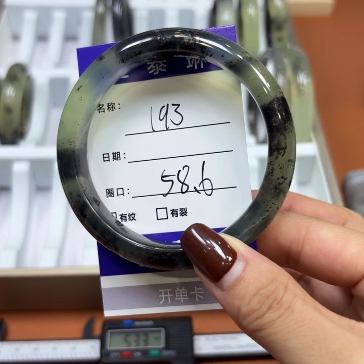 未镶嵌岫玉手镯吉*天然