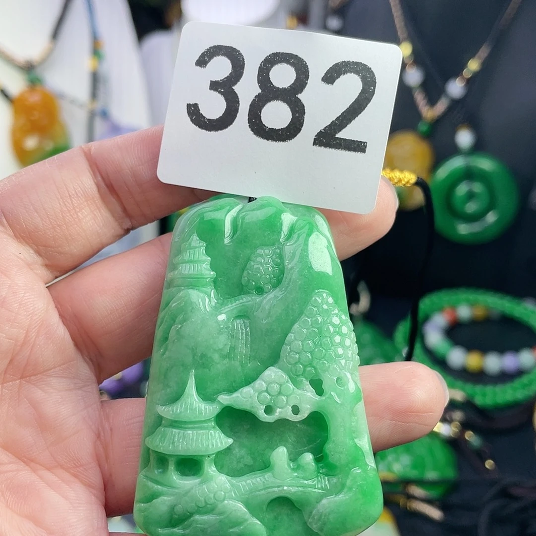 翡翠未镶嵌吊坠(赠链)