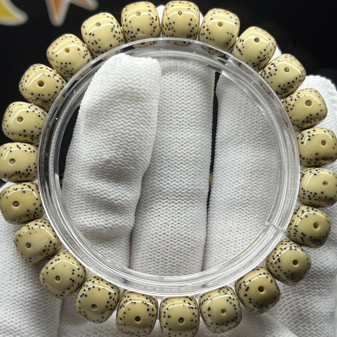 金黄，石玉料大眼睛留白10x9桶珠，打底好，原生态星月菩提，一物一图