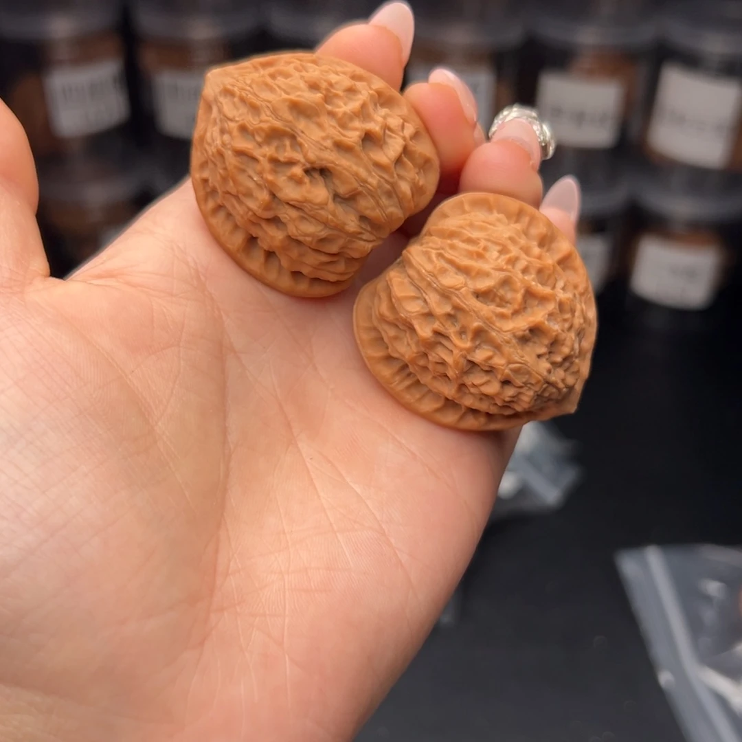 文玩核桃吊坠Z****金牛