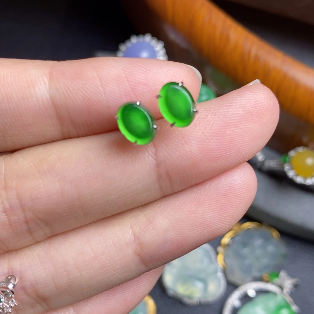 翡翠耳饰18K金镶嵌18Ｋ金蛋形耳钉